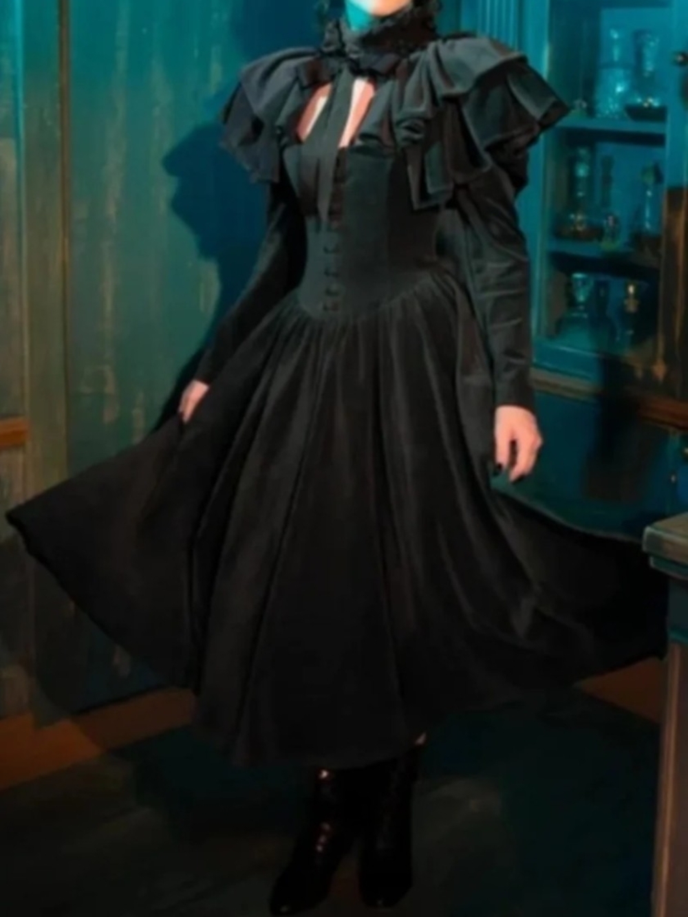 La femme en noir haunted beauty dress and caplet new with tags soldout online!